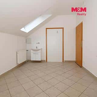 Pronájem obchodu 14 m² Chlumec nad Cidlinou, Kozelkova, Chlumec nad Cidlinou, okres Hradec Králové