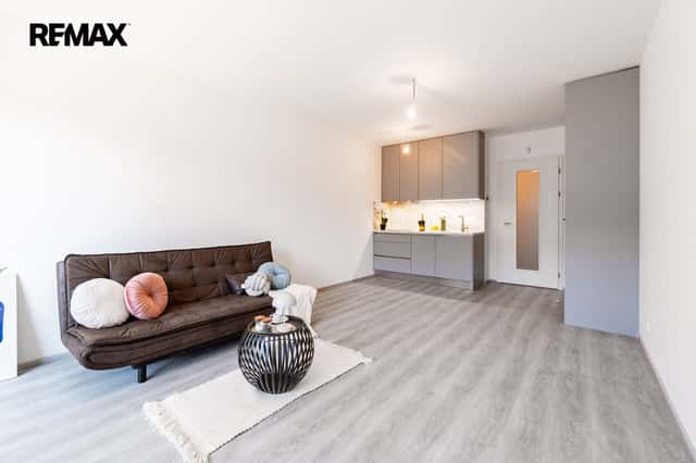 Prodej bytu 1+kk v osobním vlastnictví 34 m², Praha 4 - Háje, Sochorcova, Praha 4 – Háje