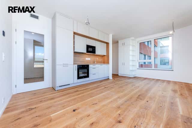 Pronájem bytu 1+kk v osobním vlastnictví 37 m², Praha 5 - Radlice, U Komína, Praha 5 – Radlice