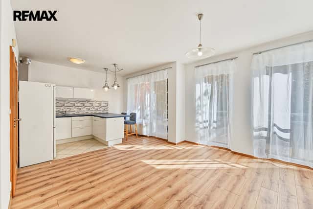 Prodej bytu 1+kk v osobním vlastnictví 41 m², Praha 5 - Zličín, Sazovická, Praha 5 – Zličín