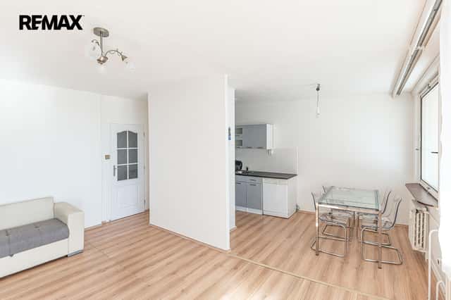 Prodej bytu 3+1 v osobním vlastnictví 77 m², Praha 10 - Petrovice, Frostova, Praha 10 – Petrovice