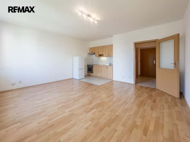 Pronájem bytu 1+kk v osobním vlastnictví 32 m², Praha 10 - Horní Měcholupy, Padovská, Praha 10 – Horní Měcholupy