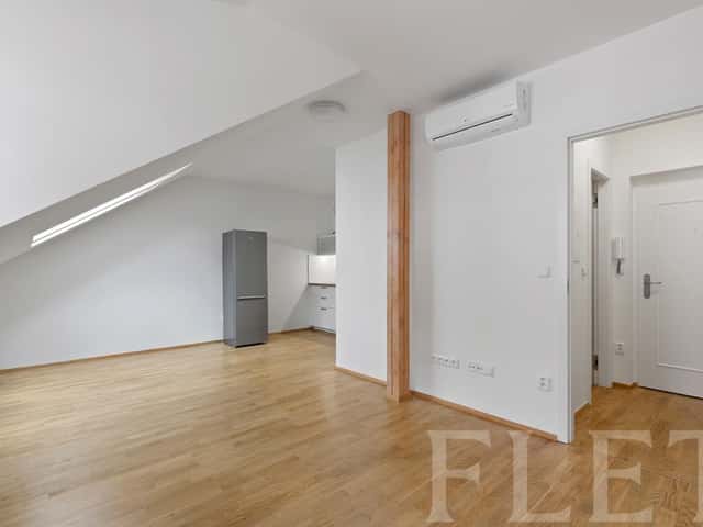 Pronájem bytu 1+kk 34 m2, Slavojova, Praha 4 – Nusle