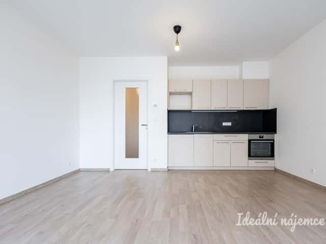 Pronájem bytu 1+kk 35 m2, Na domovině, Praha 4 – Libuš