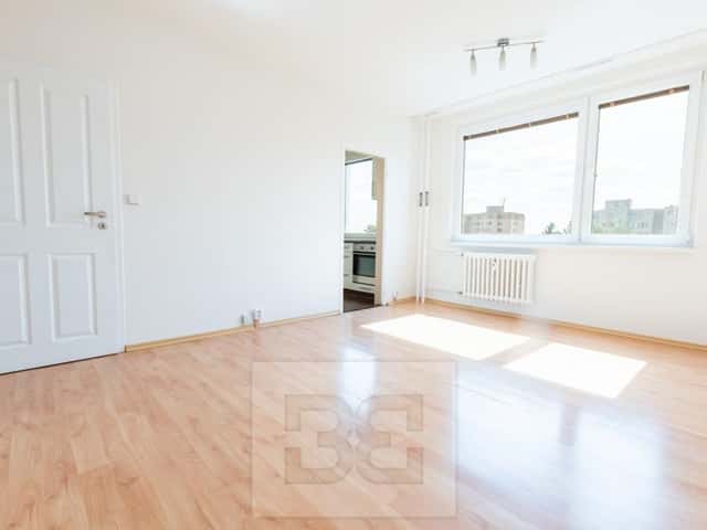 Pronájem bytu 1+kk 29 m2, Krynická, Praha 8 – Troja