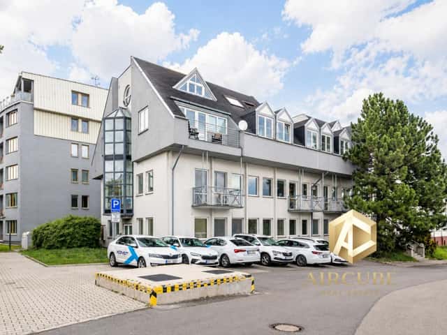Pronájem bytu 3+1 92 m2, Půlkruhová, Praha 6 – Vokovice
