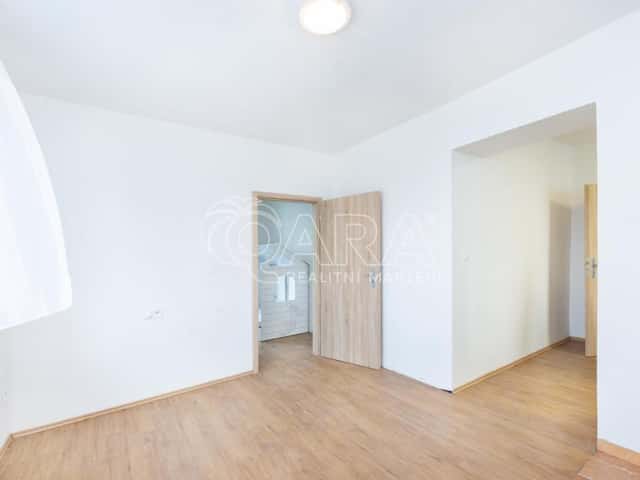 Prodej bytu 3+1 55 m2, Ostrý, Jistebnice – Ostrý, okres Tábor