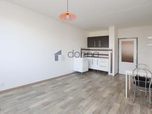 Pronájem bytu 1+kk 30 m2, Pirinská, Praha 4 – Modřany