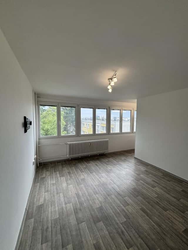 Pronájem bytu 1+kk 28 m2, Severní, Hradec Králové – Slezské Předměstí
