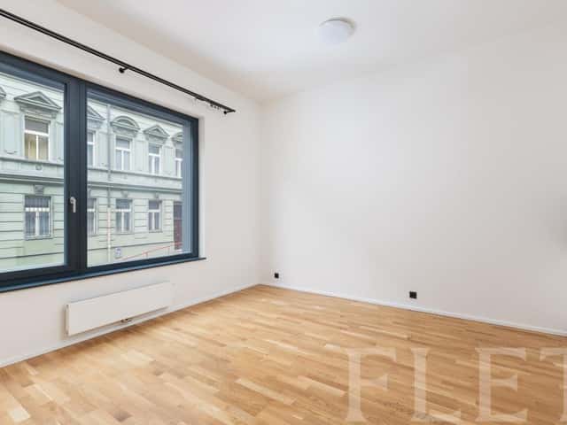 Pronájem bytu 1+kk 30 m2, Grafická, Praha 5 – Smíchov