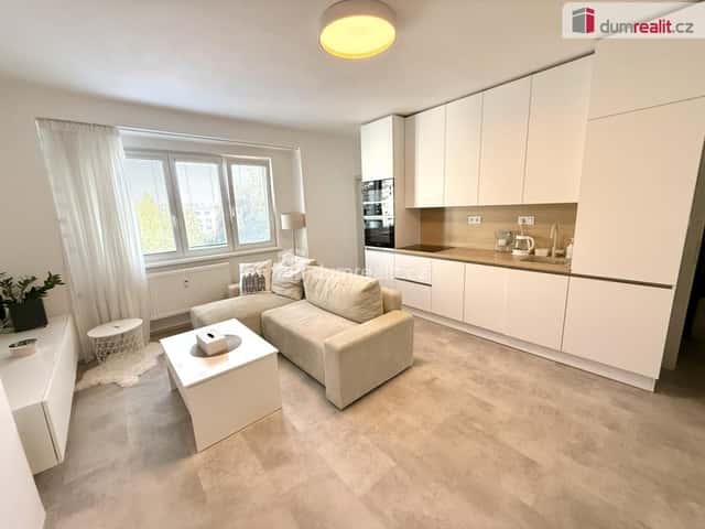 Pronájem bytu 2+kk 38 m2, nám. Mládežníků, Kralupy nad Vltavou – Lobeček, okres Mělník