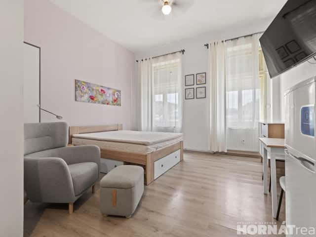 Pronájem bytu 1+kk 28 m2, Nádražní, Praha 5 – Hlubočepy