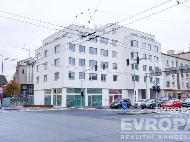 Pronájem bytu 2+1 44 m2, Gočárova třída, Hradec Králové