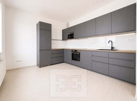 Pronájem bytu, 3+kk, 90 m², Střední, Brno – Brno-Královo Pole, okres Brno-město