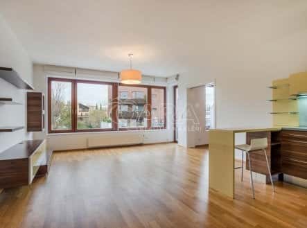 Pronájem bytu, 2+kk, 63 m², U Náměstí, Dolní Břežany, okres Praha-západ