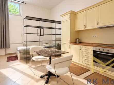Pronájem bytu, 1+kk, 41 m², Italská, Praha 2
