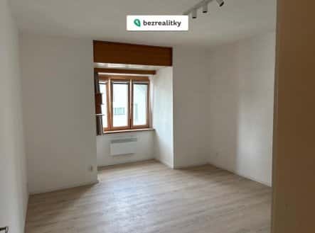 Prodej bytu, 1+kk, 32 m², Plzeňská, Praha 5 – Smíchov