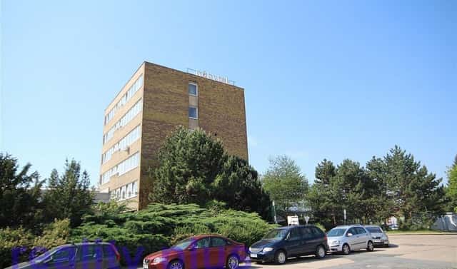 Pronájem kanceláře 584 m², Služeb, Praha 10 – Strašnice