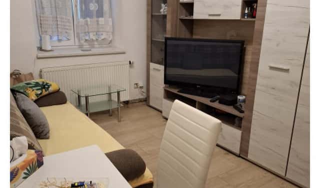 Pronájem bytu 1+kk 25 m², Na Hrázi, Holubice, okres Praha-západ
