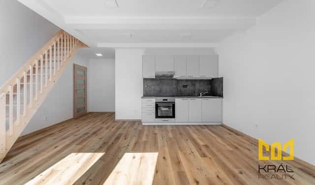 Pronájem bytu 2+kk 49 m², Nádražní, Praha 5 – Smíchov