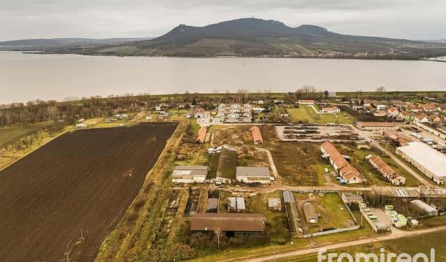 Prodej komerčního pozemku 9 422 m², Strachotín, okres Břeclav