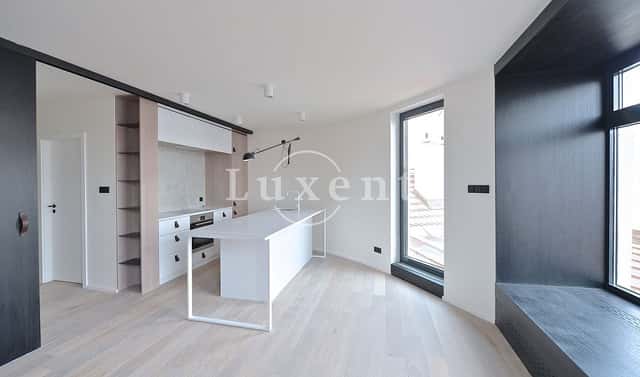Pronájem bytu 2+kk 60 m², náměstí Jiřího z Poděbrad, Praha 3 – Vinohrady