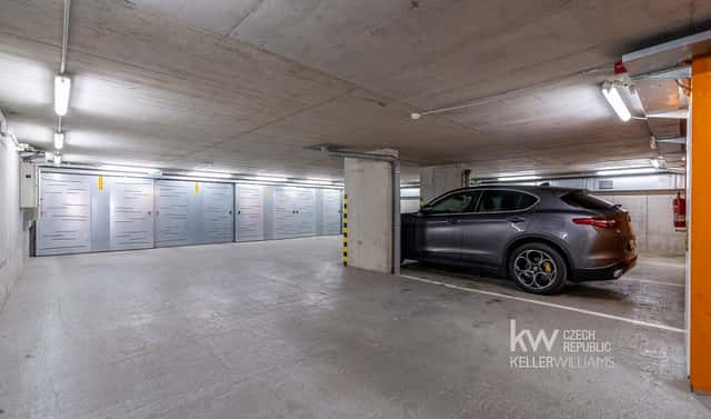 Pronájem garážového stání 11 m2, Kodaňská, Praha 10 – Vršovice