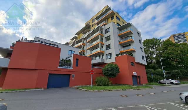 Garážové parkovací stání, ul. Sokolovská, Ostrava-Poruba, Sokolovská, Ostrava – Poruba, okres Ostrava-město