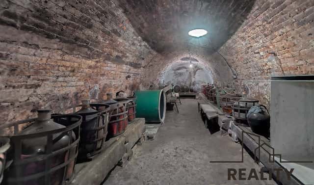 Prodej vinného sklepa na pozemku 450 m2 s ve Strachoticích, okr. Znojmo, Strachotice, okres Znojmo