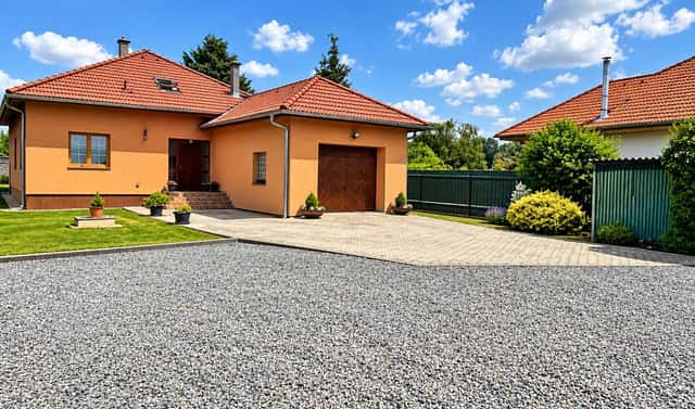 Prodej domu 280 m² s pozemkem 1 120 m², Záryby, okres Praha-východ