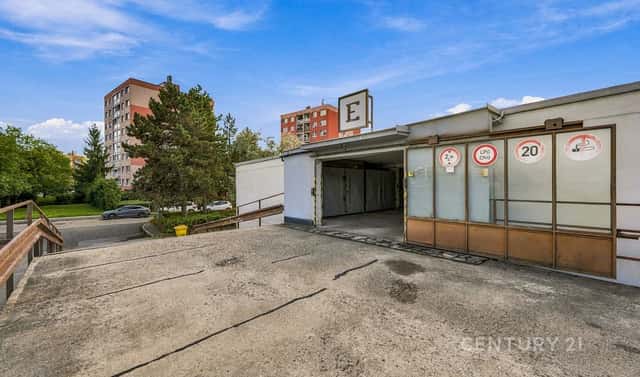 Prodej prostorné garáže, 18 m2, Manželů Dostálových, Praha - Kyje, Manželů Dostálových, Praha 9 – Kyje