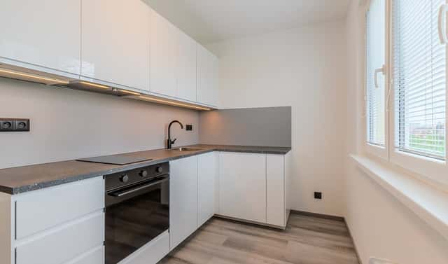 Prodej bytu 1+1 36 m², Chmelová, Praha 10 – Záběhlice