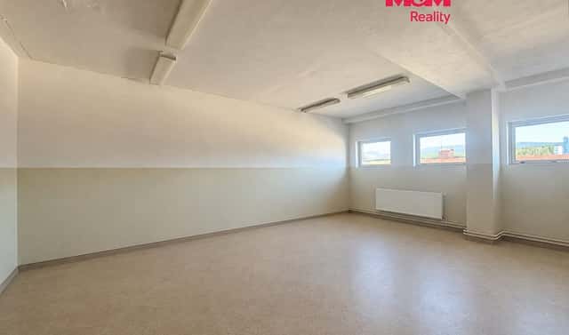 Pronájem kanceláře 3 000 m², Libušina, Teplice