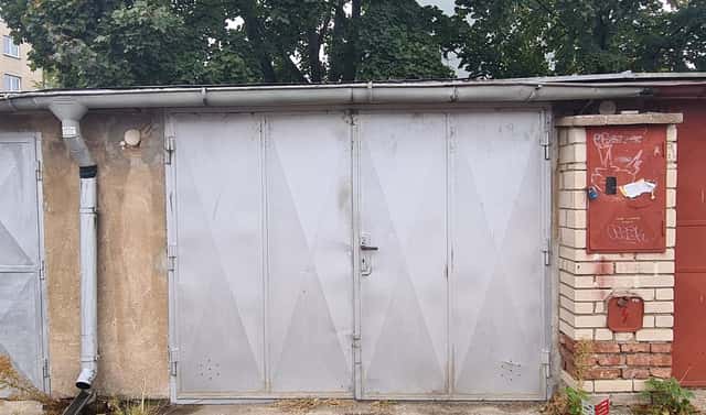 Pronájem řadové garáže s elektřinou, Mrštíkova, Hradec Králové – Nový Hradec Králové