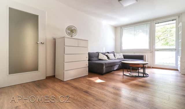 Pronájem bytu 2+kk 40 m², Novoborská, Praha 9