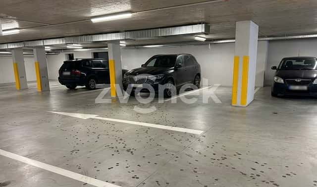 Exkluzivní parkování v centru Zlína Konec hledání volného místa, Tyršovo nábřeží, Zlín