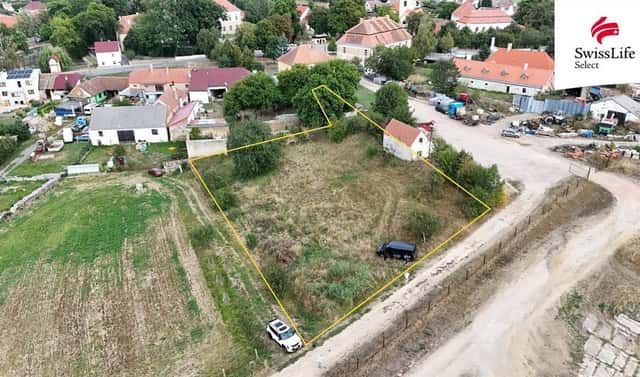 Prodej stavebního pozemku 1 858 m², Hostim, okres Znojmo