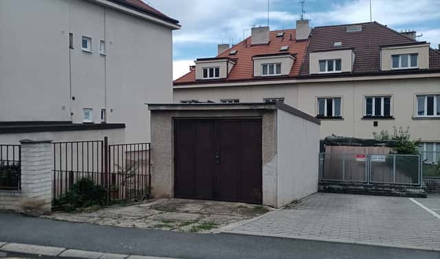 Nabízíme k prodeji garáž v klidné části obce v Praze - Michli, Vnější, Praha 4 – Michle