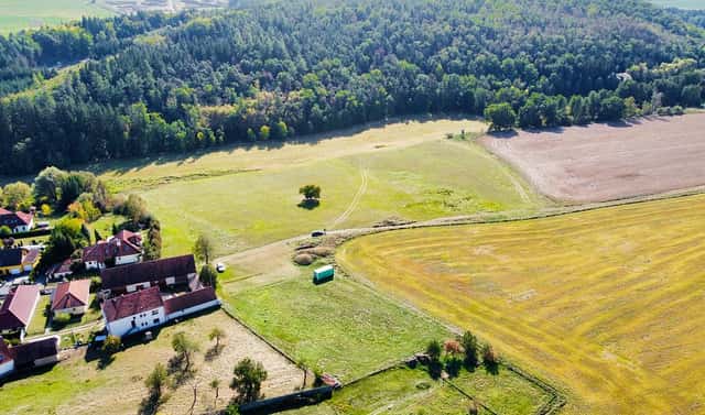 Prodej stavebního pozemku 2 003 m², Rybníky, okres Příbram