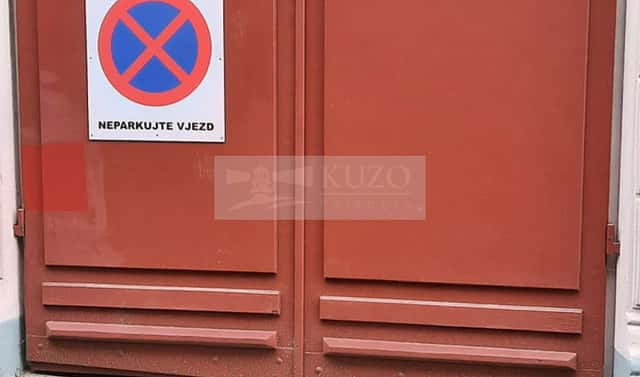 Pronájem parkovacího stání v zakladači pohodlné a bezpečné parkování, Mánesova, Praha 2 – Vinohrady