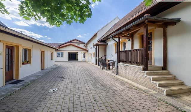 Pronájem výrobních prostor 4 300 m², Václ. Plecitého, Doksy, okres Kladno