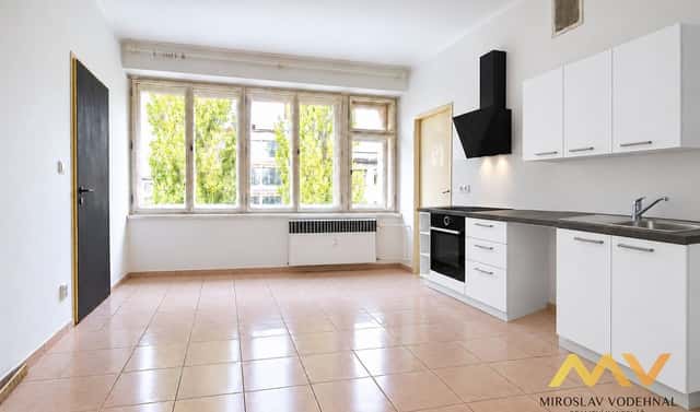 Pronájem bytu 3+1 95 m², Nerudova, Hradec Králové