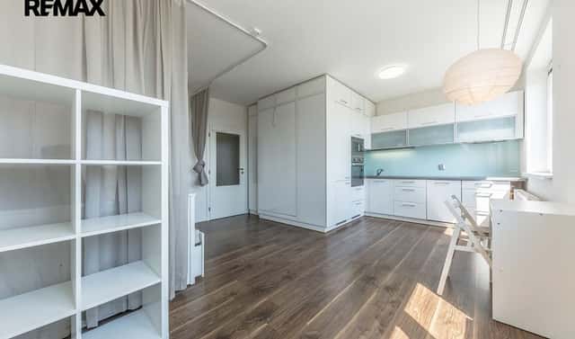 Pronájem bytu 1+kk 30 m², V Honech, Klecany, okres Praha-východ