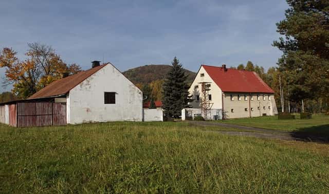 Prodej domu 1 000 m² s pozemkem 350 913 m², Stráž pod Ralskem, okres Česká Lípa