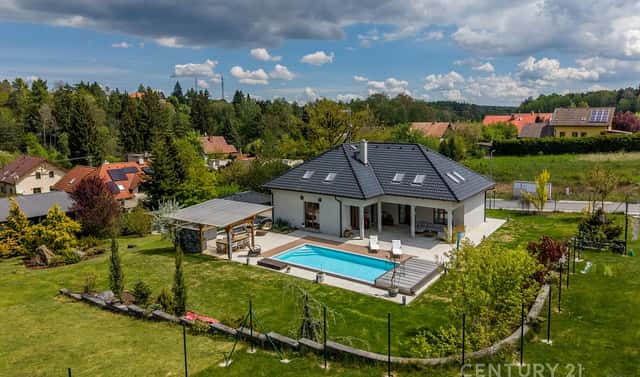 Prodej domu 340 m² s pozemkem 1 893 m², U Koupaliště, Družec, okres Kladno