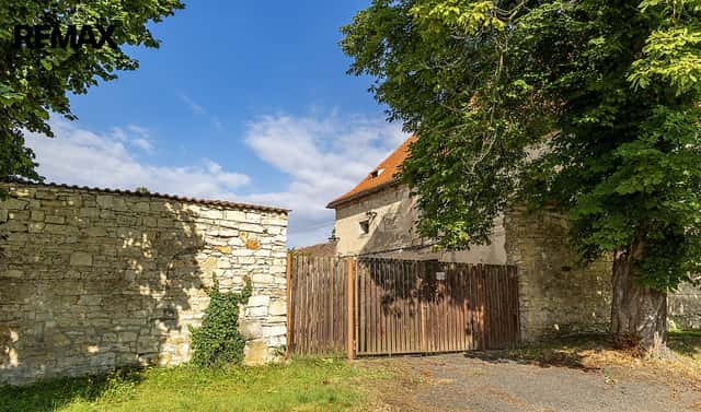Prodej zemědělského objektu 2 500 m², Počedělice – Volenice, okres Louny