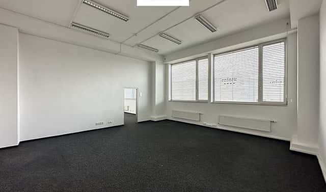 Pronájem kanceláře 186 m², Průmyslová, Praha 10