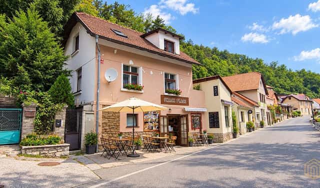 Pronájem restaurace 25 m², Karlštejn, okres Beroun