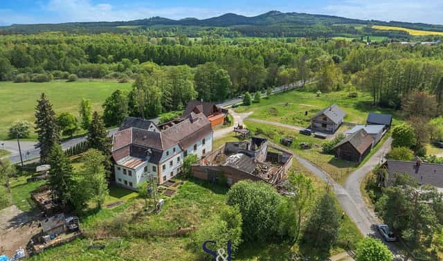 Prodej stavebního pozemku 2 111 m², Jestřebí, okres Česká Lípa