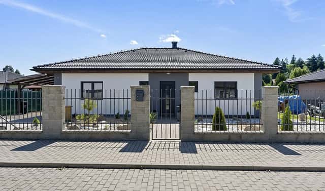 Prodej domu 107 m² s pozemkem 901 m², K Památníku, Mukařov – Žernovka, okres Praha-východ